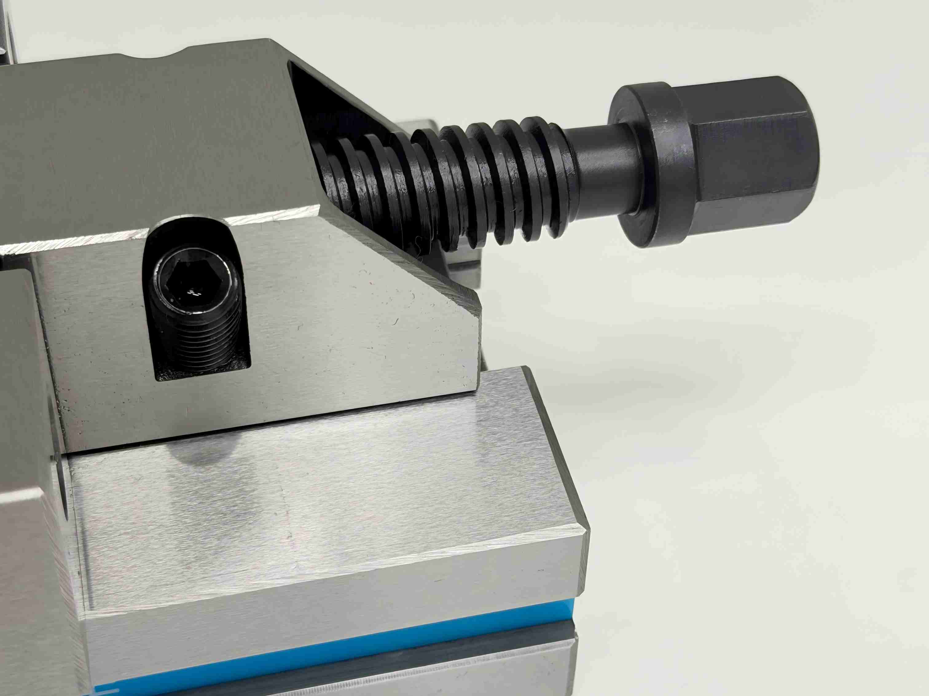 CNC Vise Accuracy Guide | Parallelism, Squareness & Repeatability