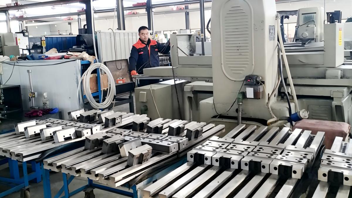 Modular CNC Vise vs Standard Machine Vise | Which to Choose?