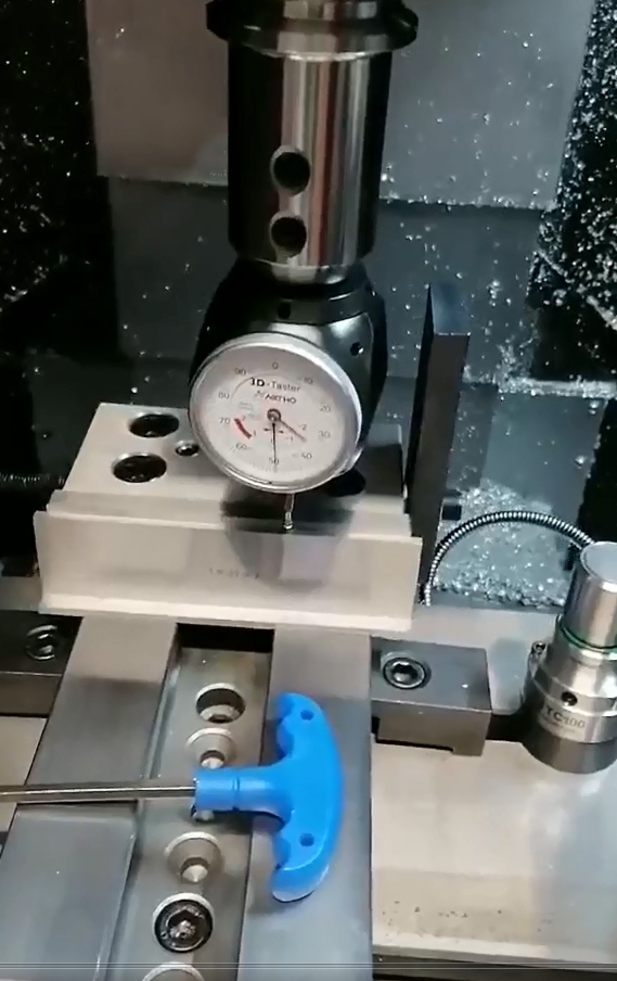 How to Set Up and Align a Precision Modular Vise on a CNC Machining Center