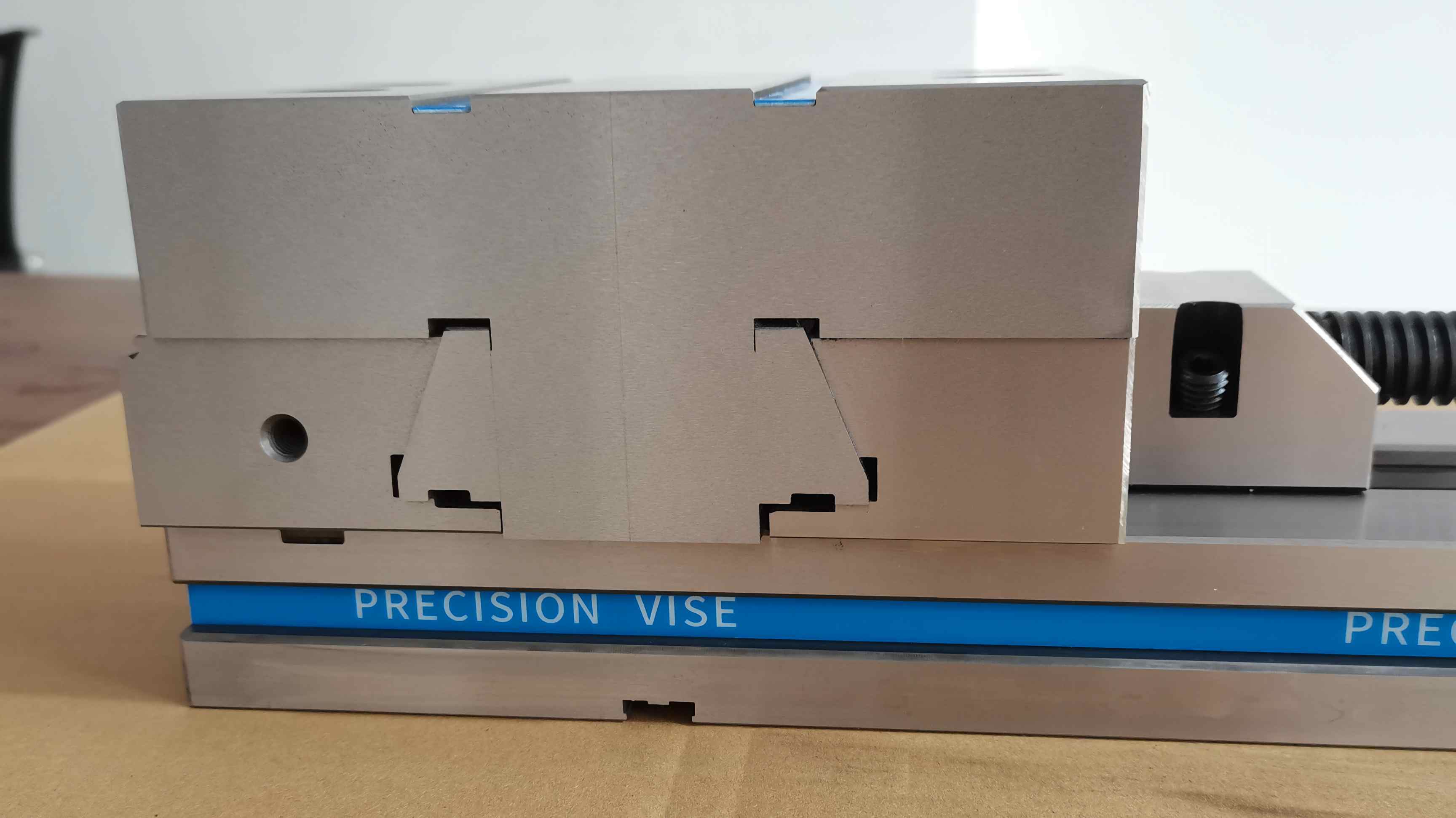 CNC Vise Jaw Types Explained: Flat, V-Groove, Step, Serrated & Soft Jaws — How to Choose